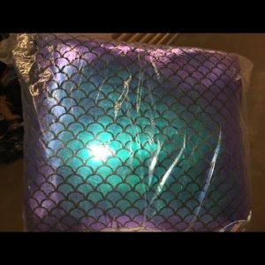 Mermaid throw 🧜🏻‍♀️💕